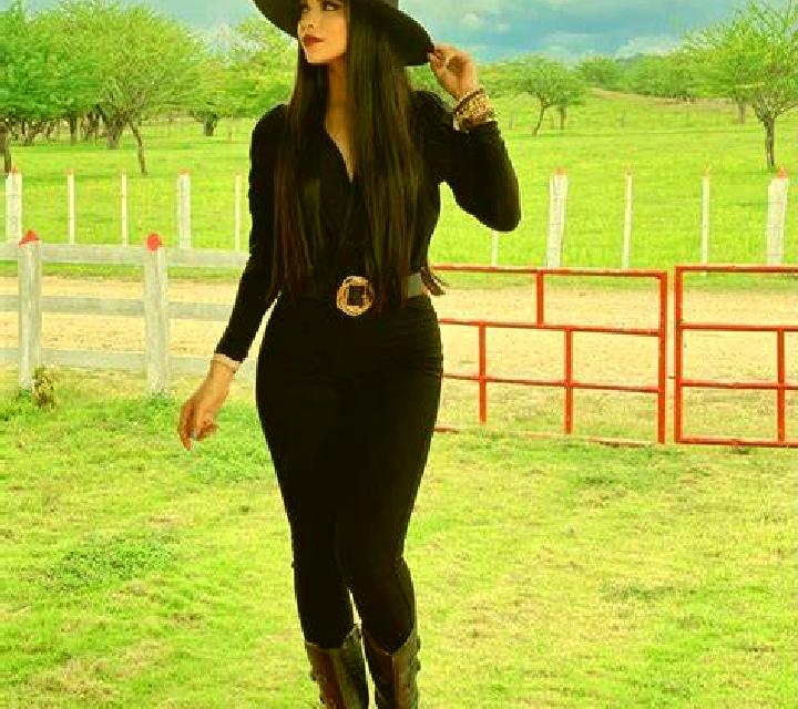 Paulina Calle Larga escort